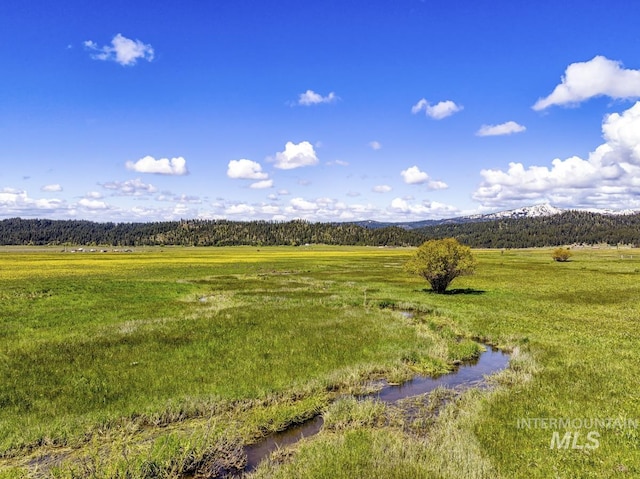 17 Gray Ln, Cascade, ID 83611