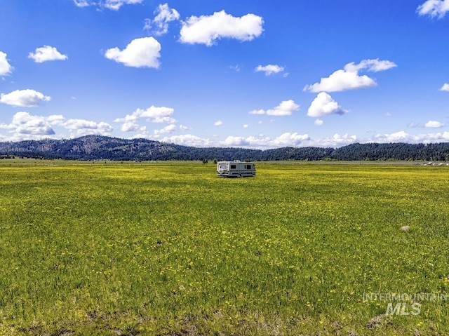17 Gray Ln, Cascade, ID 83611