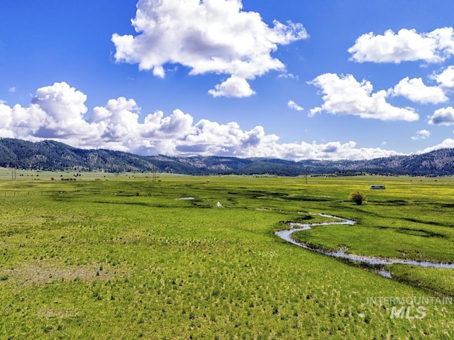 17 Gray Ln, Cascade, ID 83611