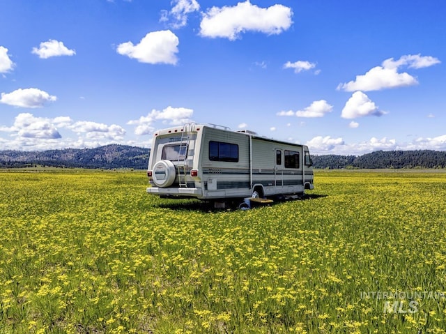17 Gray Ln, Cascade, ID 83611