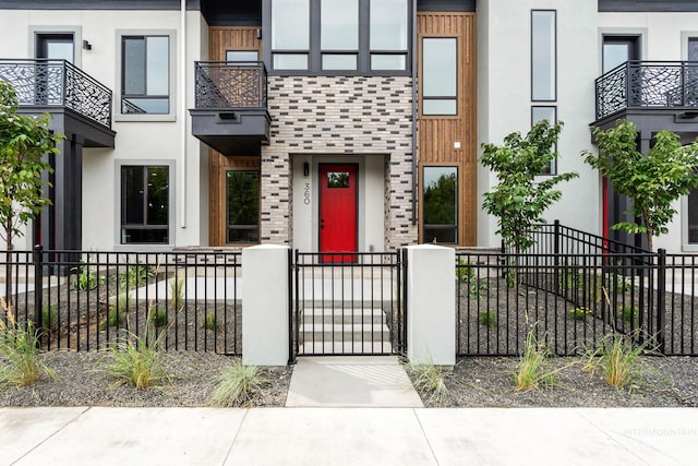 view of front of property featuring a balcony