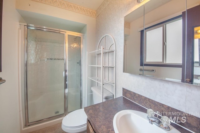 2634 Laurel Ct, Clarkston, WA 99403 - bathroom featuring toilet, a shower stall, vanity, and backsplash