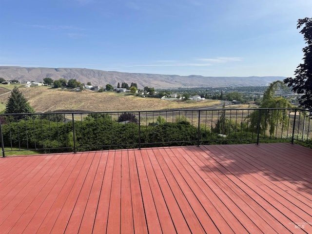 2634 Laurel Ct, Clarkston, WA 99403 - wooden deck with a mountain view