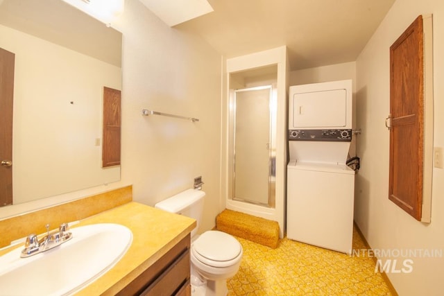 2634 Laurel Ct, Clarkston, WA 99403 - full bathroom featuring stacked washer / dryer, a shower stall, vanity, and toilet