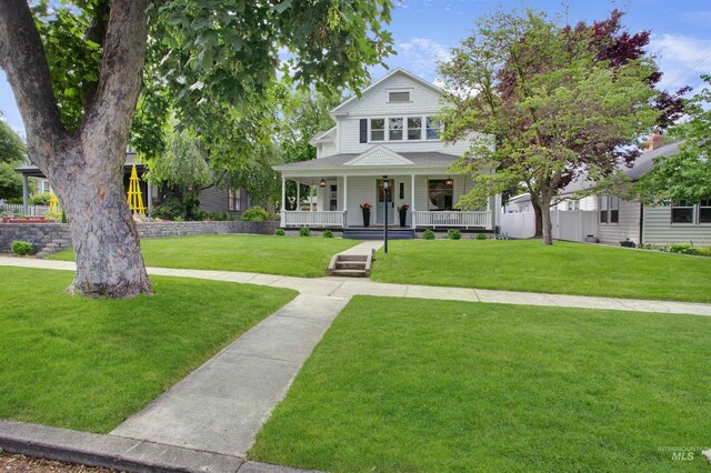 312 4th Ave, Lewiston, ID 83501 - view of front facade with a front yard and a porch