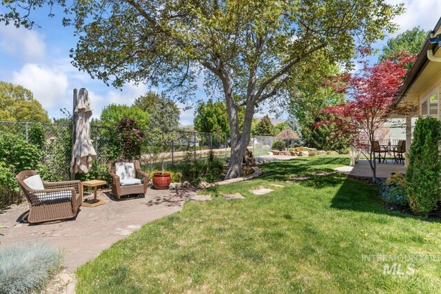 view of yard with a patio