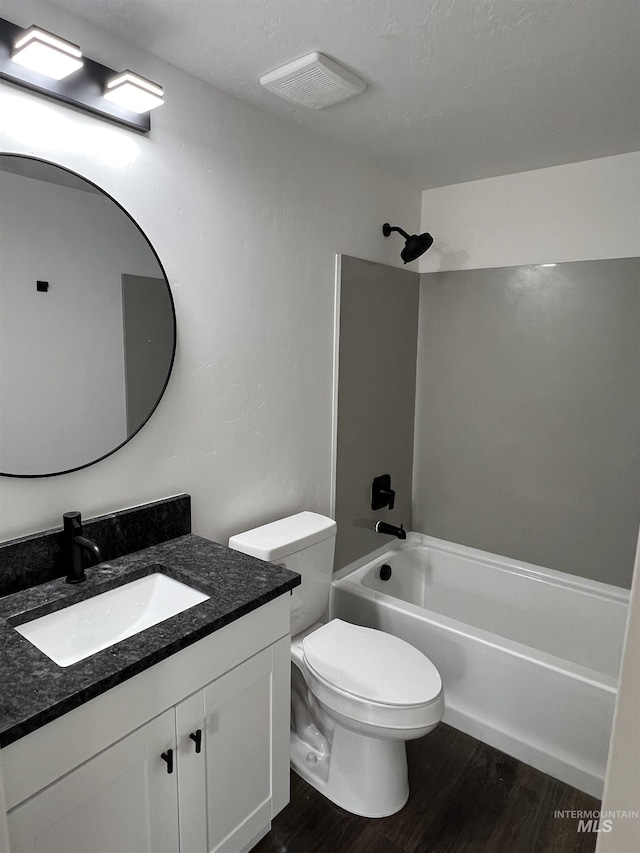 956 8th Ave N, Payette, ID 83661 - bathroom with vanity, washtub / shower combination, and wood finished floors