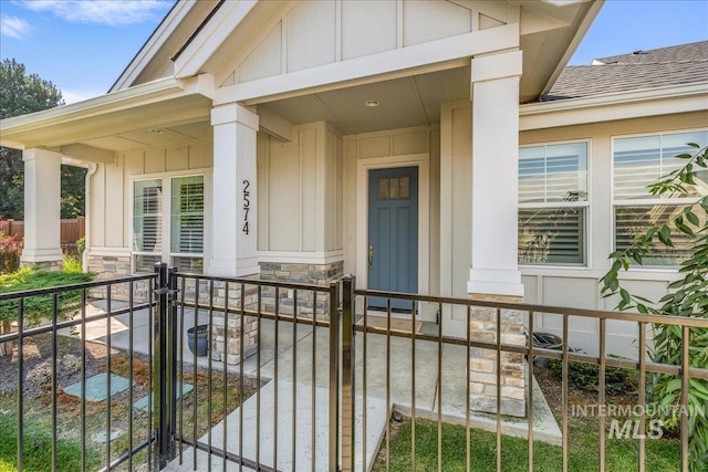 entrance to property featuring a porch