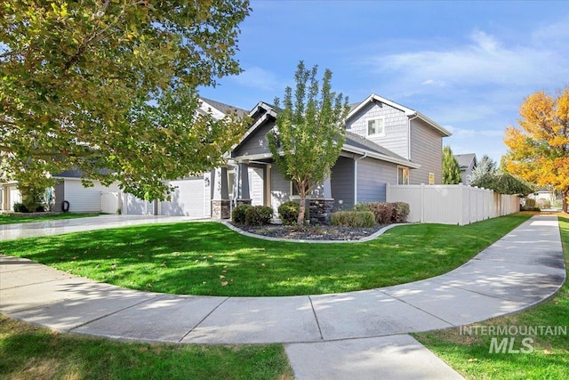 view of front of house featuring a front lawn and a garage