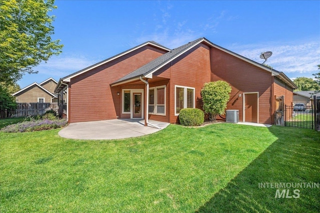 2895 E Shadowwolf Dr, Eagle, ID 83616 - back of property with a patio area