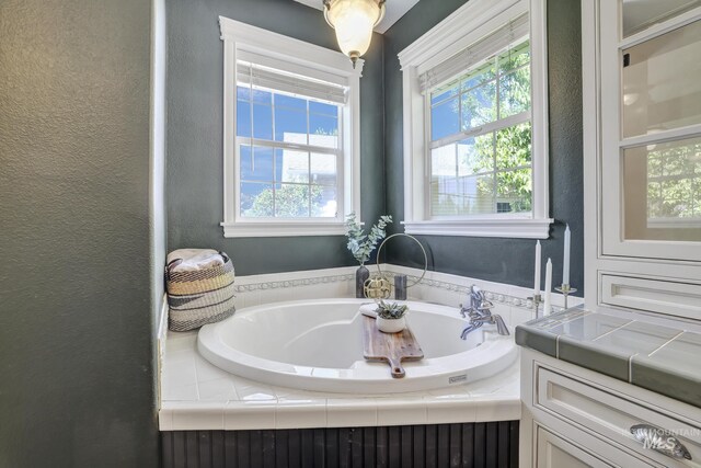 930 W Wanda Ln, Heyburn, ID 83336 - full bathroom with plenty of natural light, a garden tub, and a textured wall