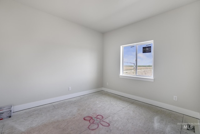 916 23rd Ave E, Jerome, ID 83328 - unfurnished room with baseboards