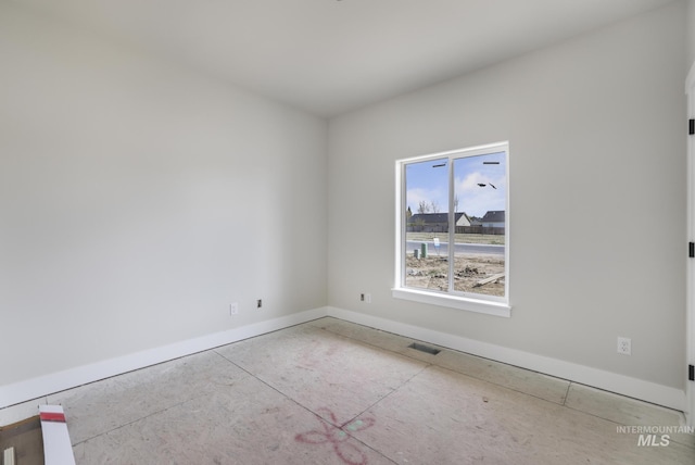 916 23rd Ave E, Jerome, ID 83328 - empty room featuring visible vents and baseboards