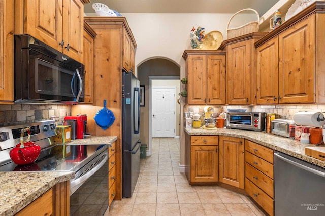 455 Coiner Cir, Twin Falls, ID 83301 - kitchen featuring stainless steel appliances, backsplash, and brown cabinets