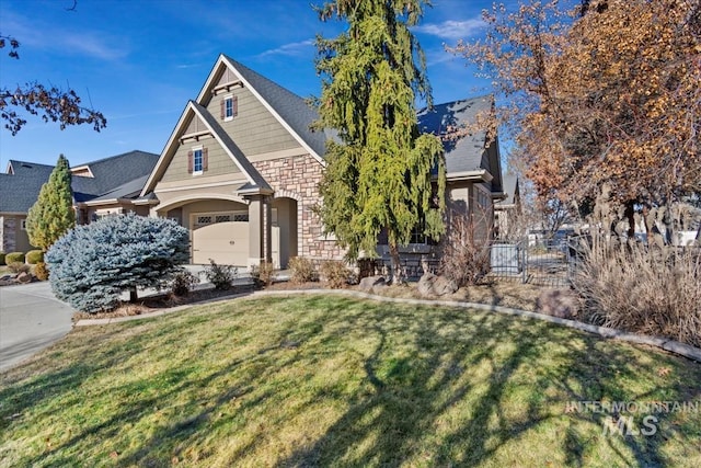 view of front of house with a front lawn