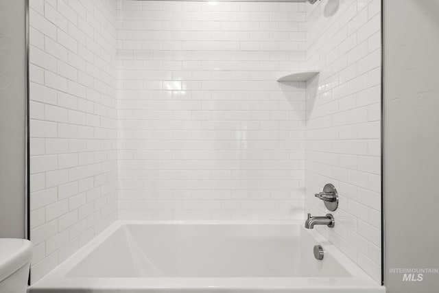 full bath with toilet and washtub / shower combination