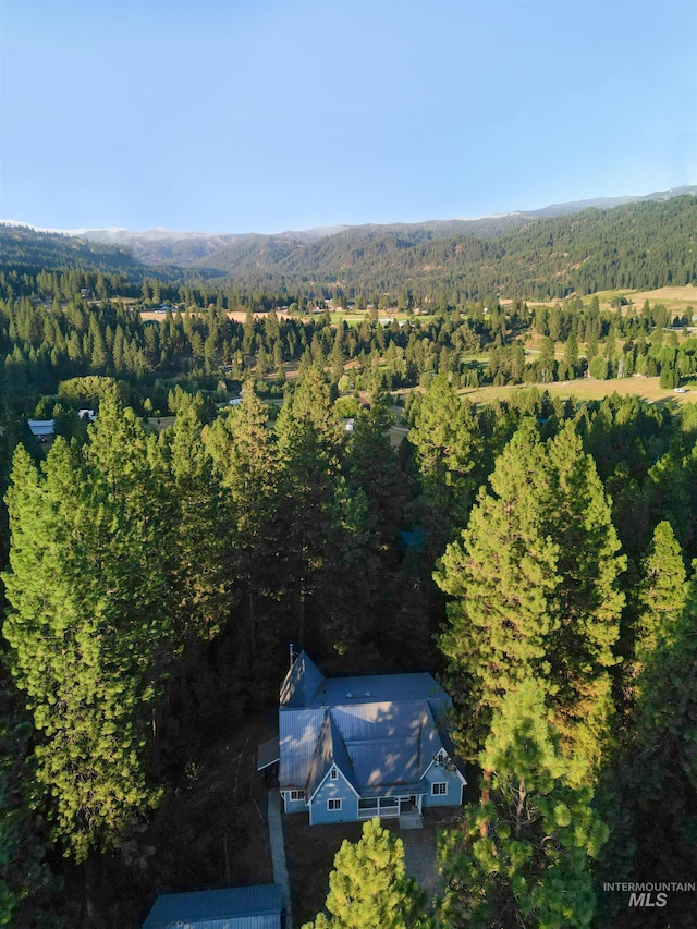 birds eye view of property featuring a wooded view