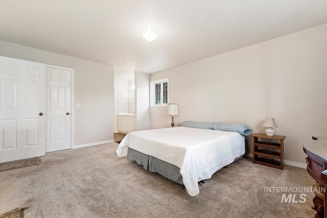 bedroom featuring carpet, baseboards, and connected bathroom