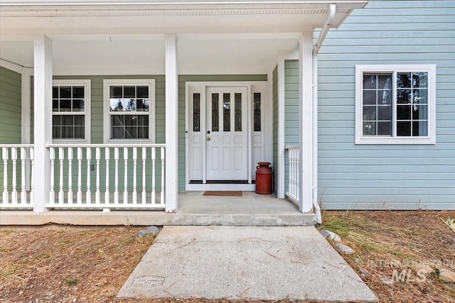 entrance to property featuring covered porch