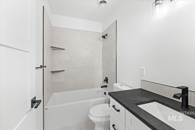 1006 Hill Rd, Homedale, ID 83628 - full bath featuring washtub / shower combination, vanity, and tile patterned floors