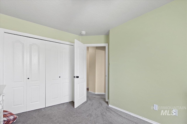 583 E Willowridge Ct, Kuna, ID 83634 - unfurnished bedroom with carpet flooring, a closet, baseboards, and a textured ceiling