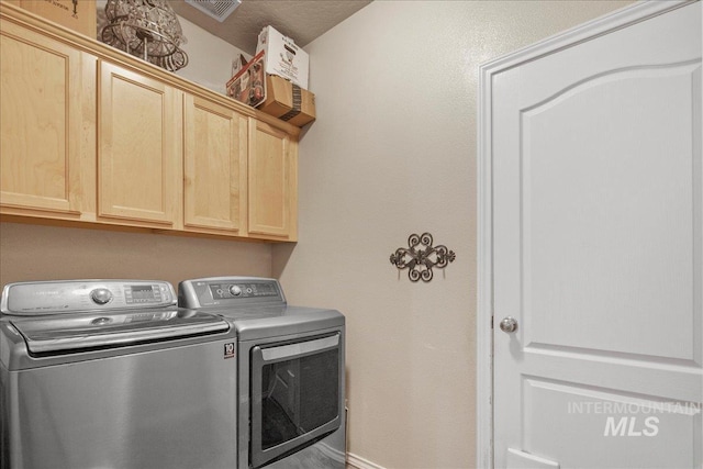 583 E Willowridge Ct, Kuna, ID 83634 - laundry room featuring washing machine and clothes dryer, cabinet space, and baseboards