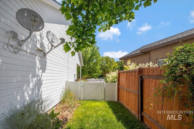 583 E Willowridge Ct, Kuna, ID 83634 - view of yard featuring a gate