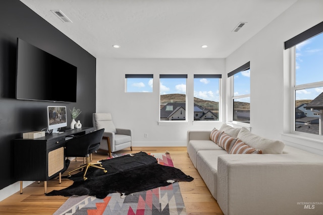 13684 N Sage Grouse Pl, Boise, ID 83714 - living area featuring recessed lighting, visible vents, light wood-type flooring, and baseboards