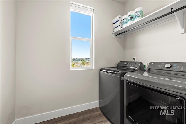 205 S Ripplerock Ln, Star, ID 83669 - laundry area with washer and clothes dryer, baseboards, and dark wood-style floors