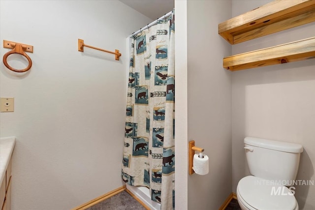 full bathroom with baseboards, toilet, and a shower with shower curtain