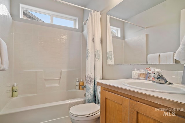 full bathroom featuring shower / tub combo with curtain, vanity, and toilet