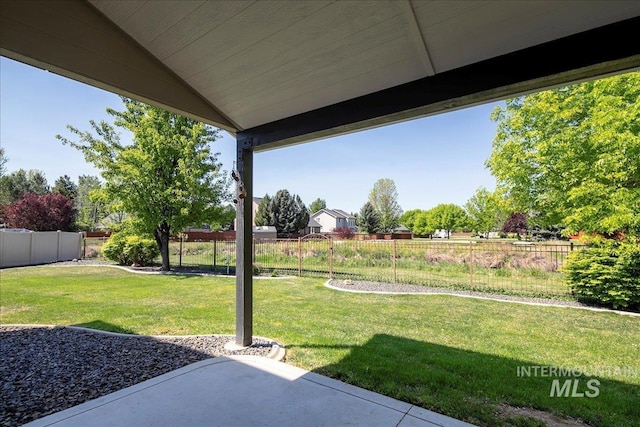 view of yard featuring a patio