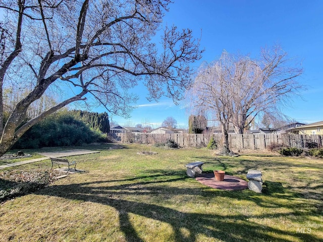 view of yard featuring fence