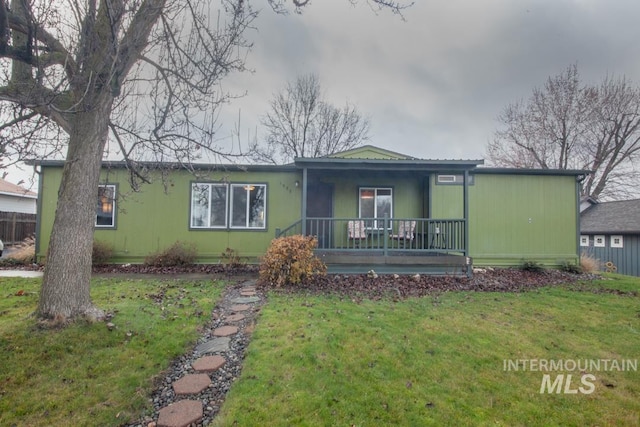 view of front of property with covered porch and a front lawn