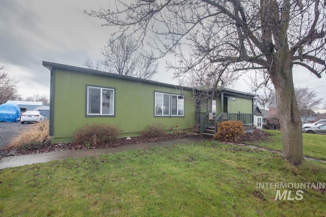 view of front of house with a front yard