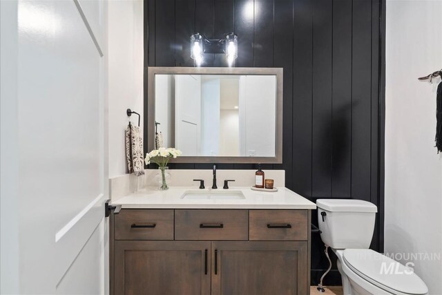 124 S Eagles Roost Way, Eagle, ID 83616 - half bath with vanity and a decorative wall
