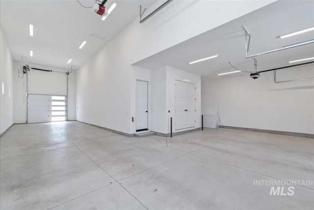 124 S Eagles Roost Way, Eagle, ID 83616 - garage with a garage door opener