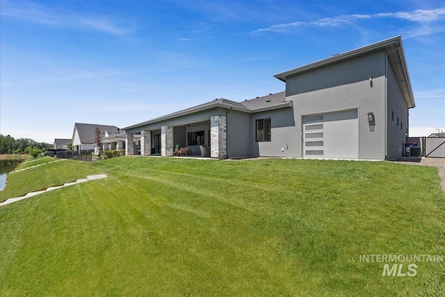 124 S Eagles Roost Way, Eagle, ID 83616 - back of property with stucco siding, a garage, a ceiling fan, and a patio