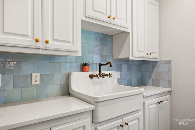 bathroom with tasteful backsplash and vanity