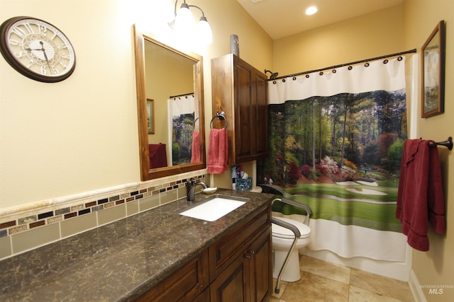 full bath featuring backsplash, vanity, toilet, recessed lighting, and a shower with shower curtain