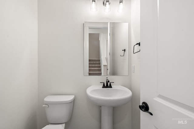 bathroom featuring a sink and toilet