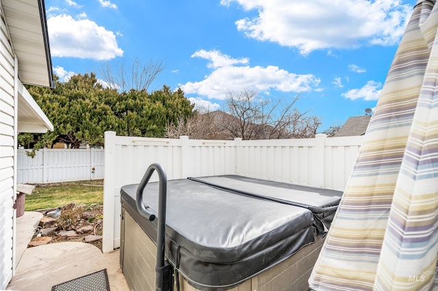 view of yard featuring a fenced backyard and a hot tub