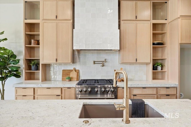 507 Falling Leaf Ln, Twin Falls, ID 83301 - kitchen with open shelves, light brown cabinetry, stainless steel range oven, and backsplash