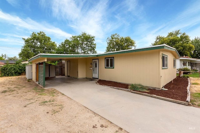 view of front of property featuring a carport