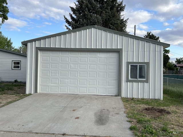 317 Baker Dr, Mountain Home, ID 83647 - detached garage with fence