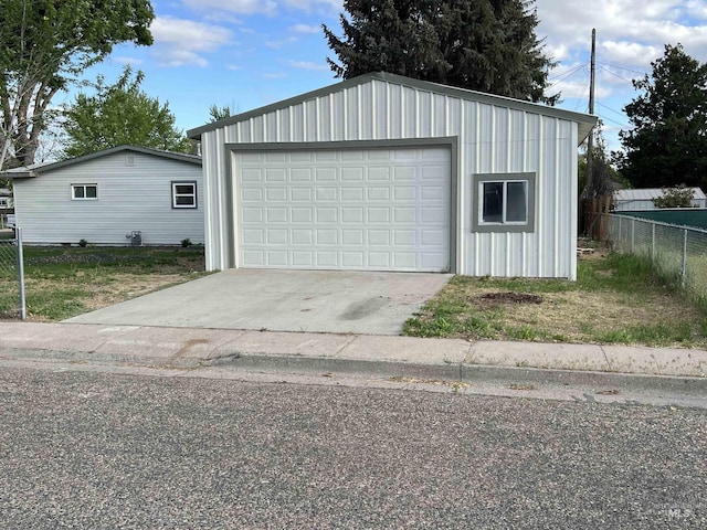 317 Baker Dr, Mountain Home, ID 83647 - detached garage featuring fence