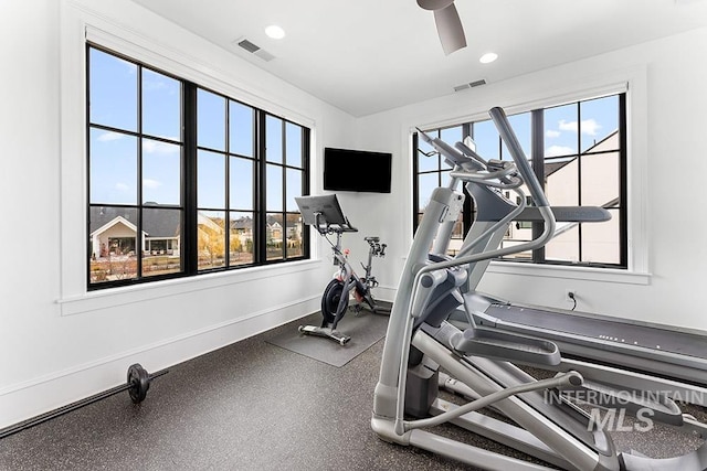 workout area with recessed lighting, visible vents, ceiling fan, and baseboards