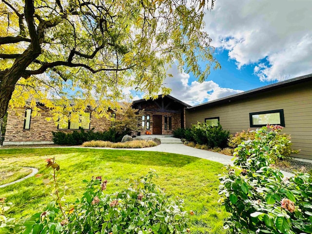 view of front of property with a front lawn