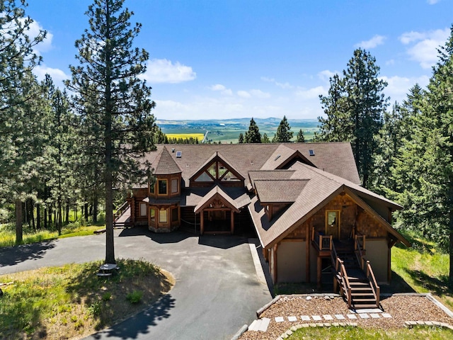 view of front of home featuring a mountain view and a garage