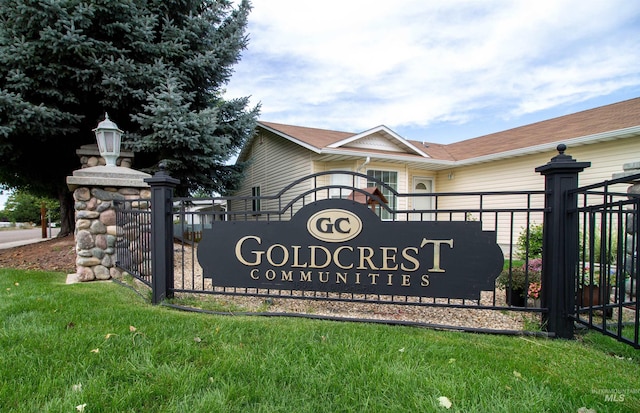 636 N Sterling St, Nampa, ID 83651 - community sign featuring fence
